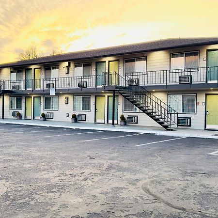 Royal Inn Eugene- Airport Bagian luar foto