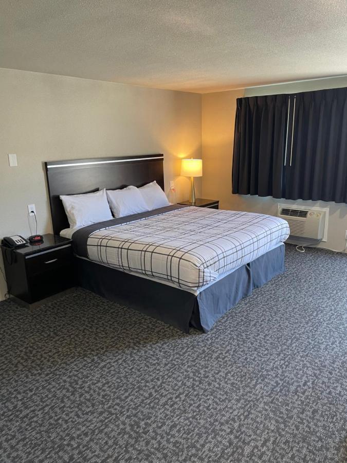 Royal Inn Eugene- Airport Bagian luar foto